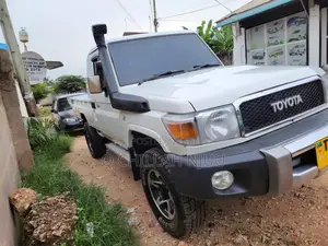 Toyota Land Cruiser 2010 White