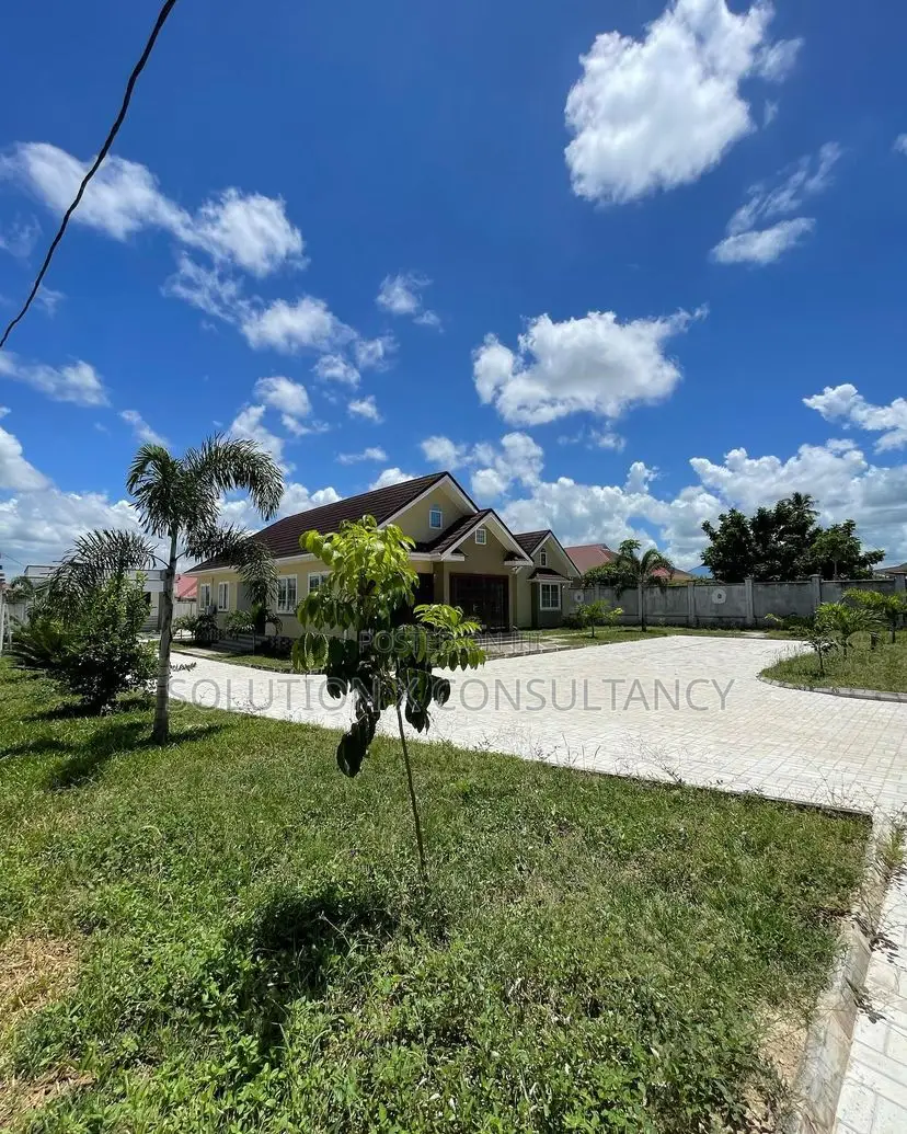 5bdrm House in Bunju for sale