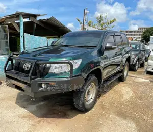 Toyota Land Cruiser Prado 2.8 2017 Green