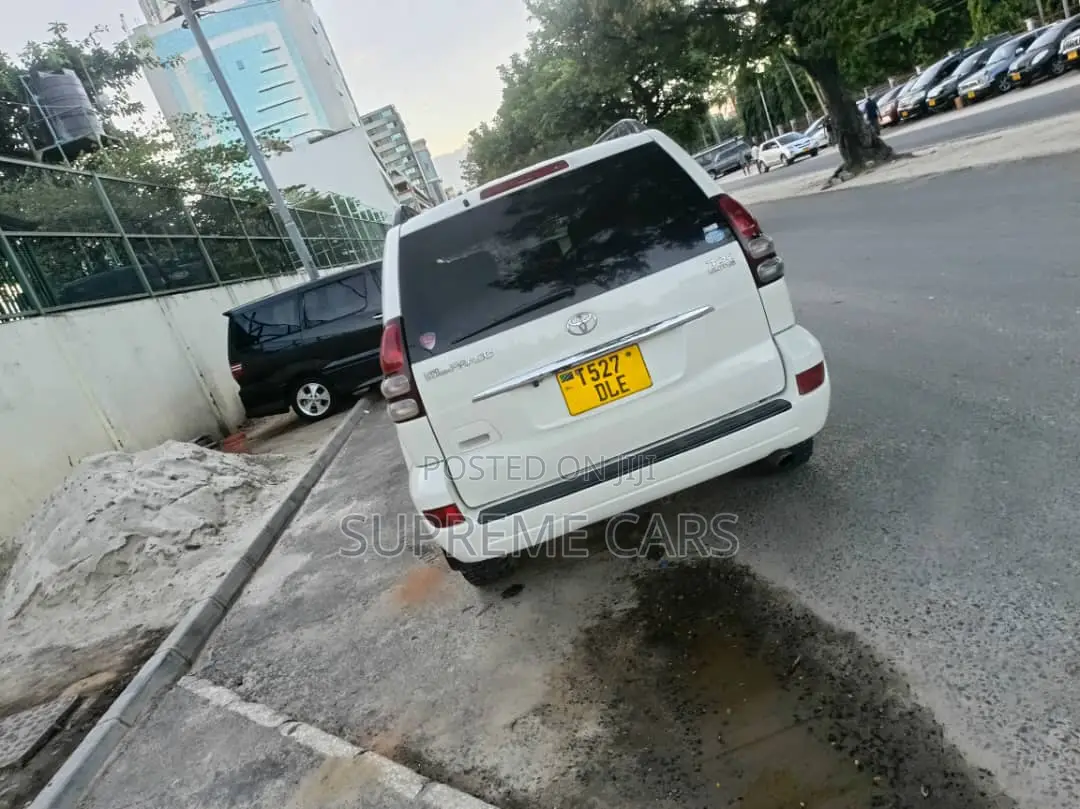 Toyota Land Cruiser Prado 2006 White