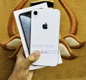 Apple iPhone XR 64 GB White