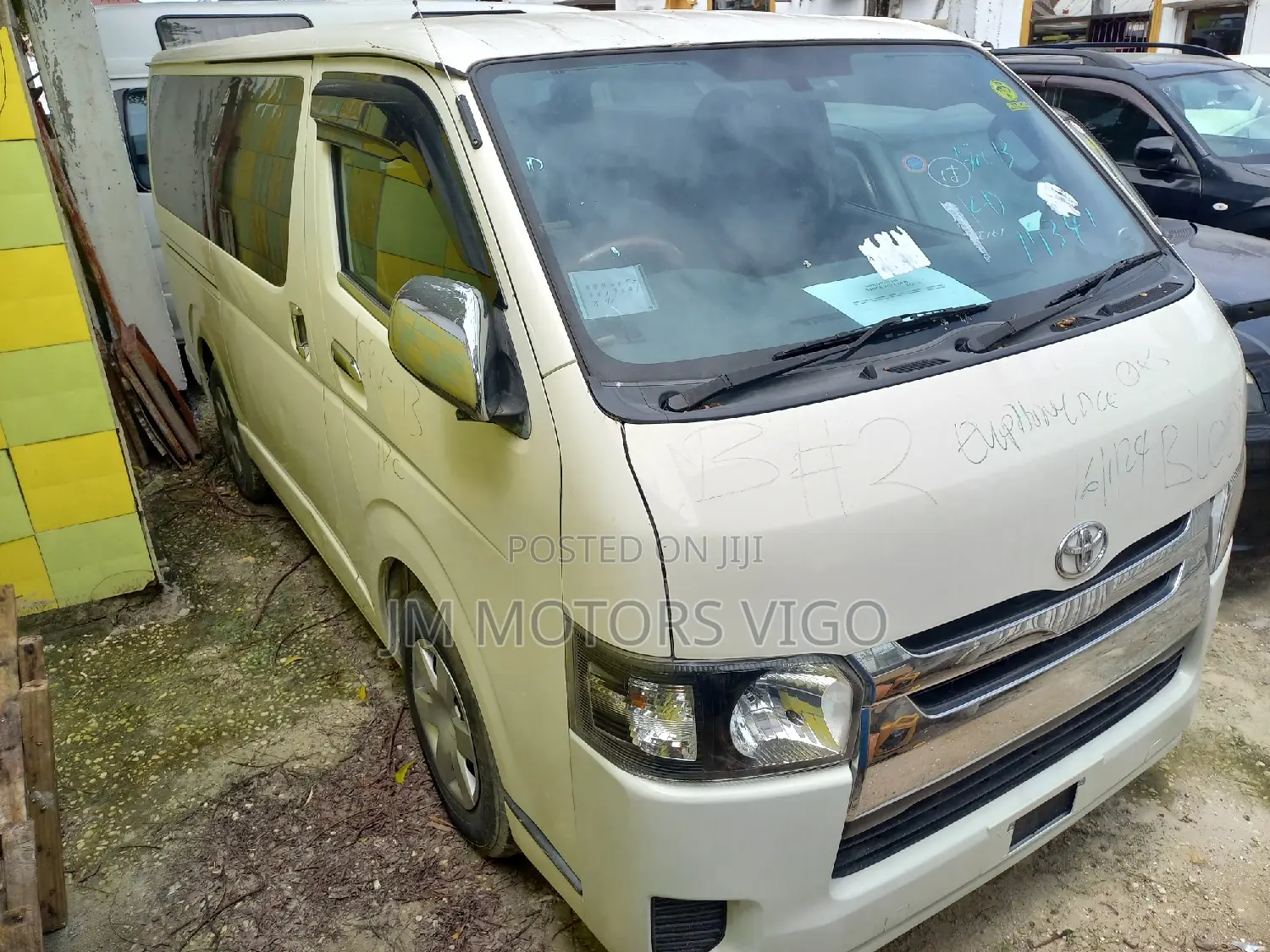 Toyota HiAce 2006 White