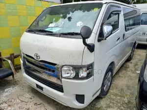 Toyota HiAce 2006 White