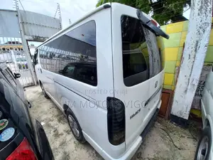 Toyota HiAce 2006 White