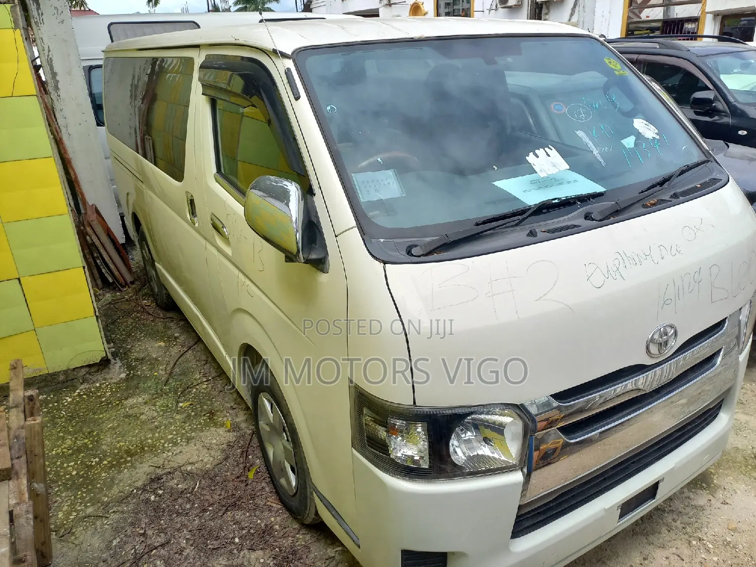 Toyota HiAce 2006 White