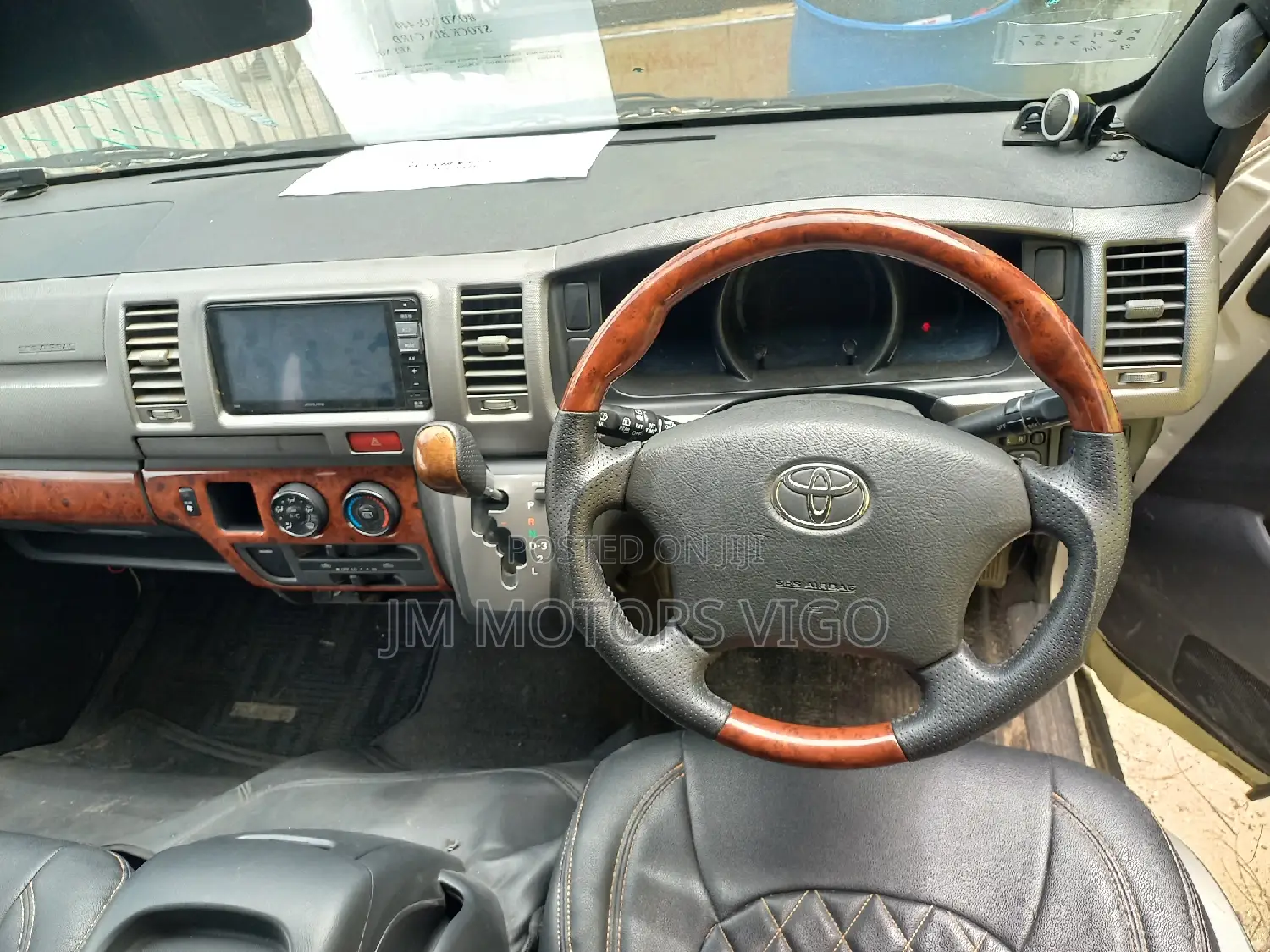Toyota HiAce 2006 White