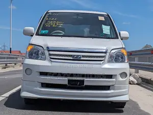 Toyota Noah 2004 White
