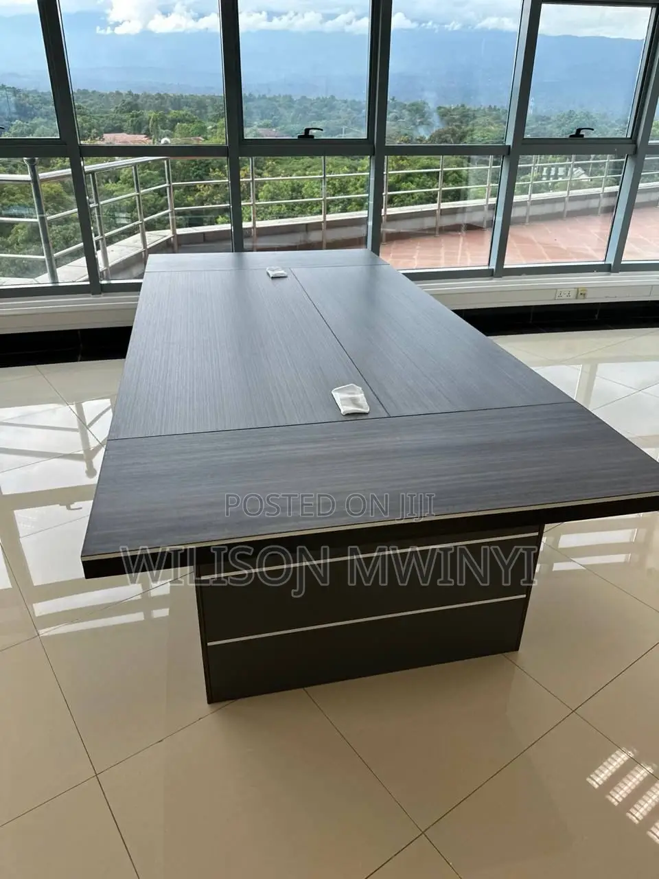 Conference Table ( Meza Ya Mkutano)