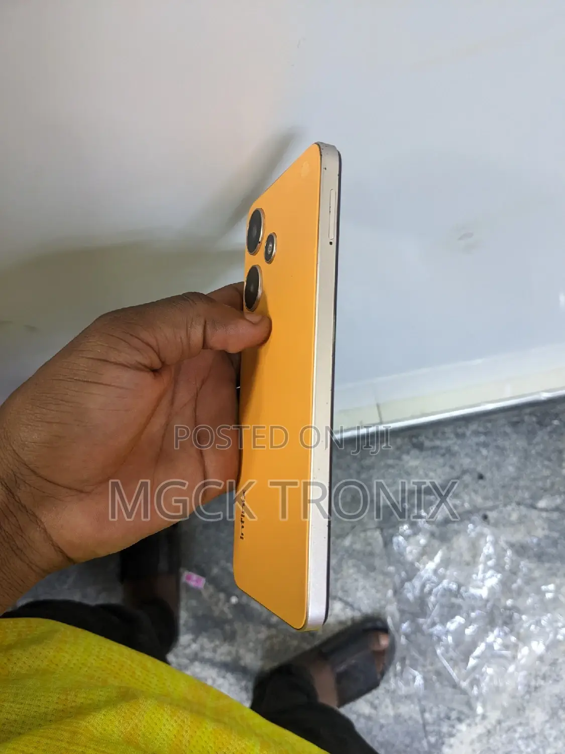Infinix Hot 30i 128 GB Orange