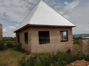 3bdrm House in Kanyama, Nyamongoro for sale