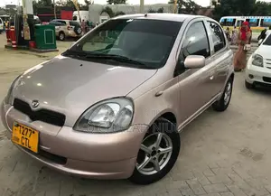 Toyota Vitz 2000 Silver