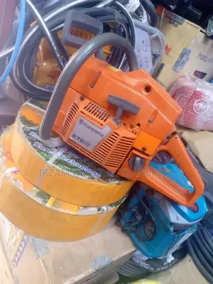 Chain Saw 24" (Husqvarna) 272. Original