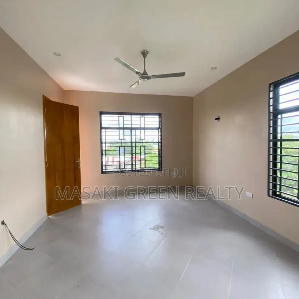 8bdrm Apartment in Mbweni, Kinondoni for sale