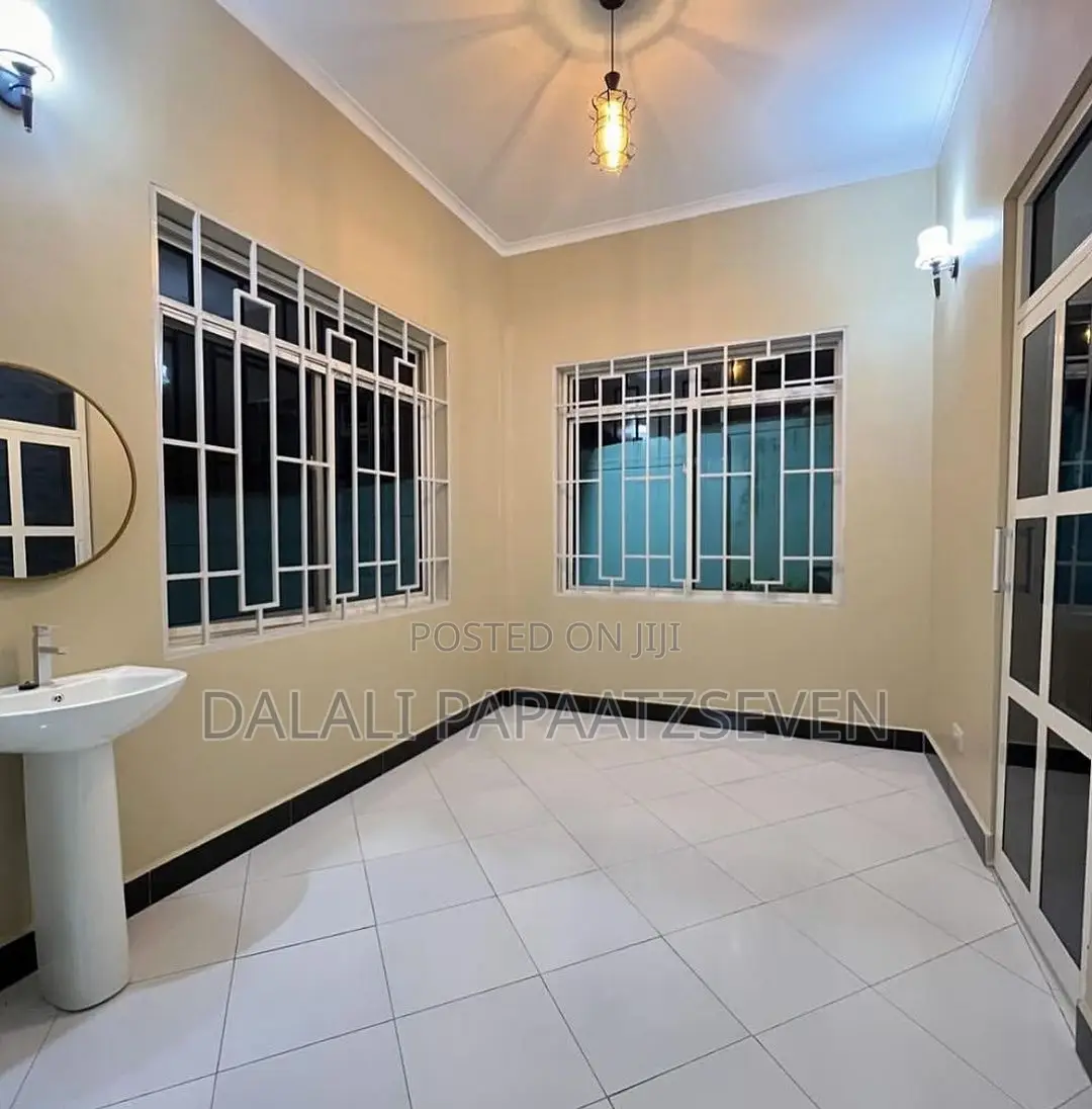 3bdrm House in Dalalipapaatzseven, Kinondoni for rent