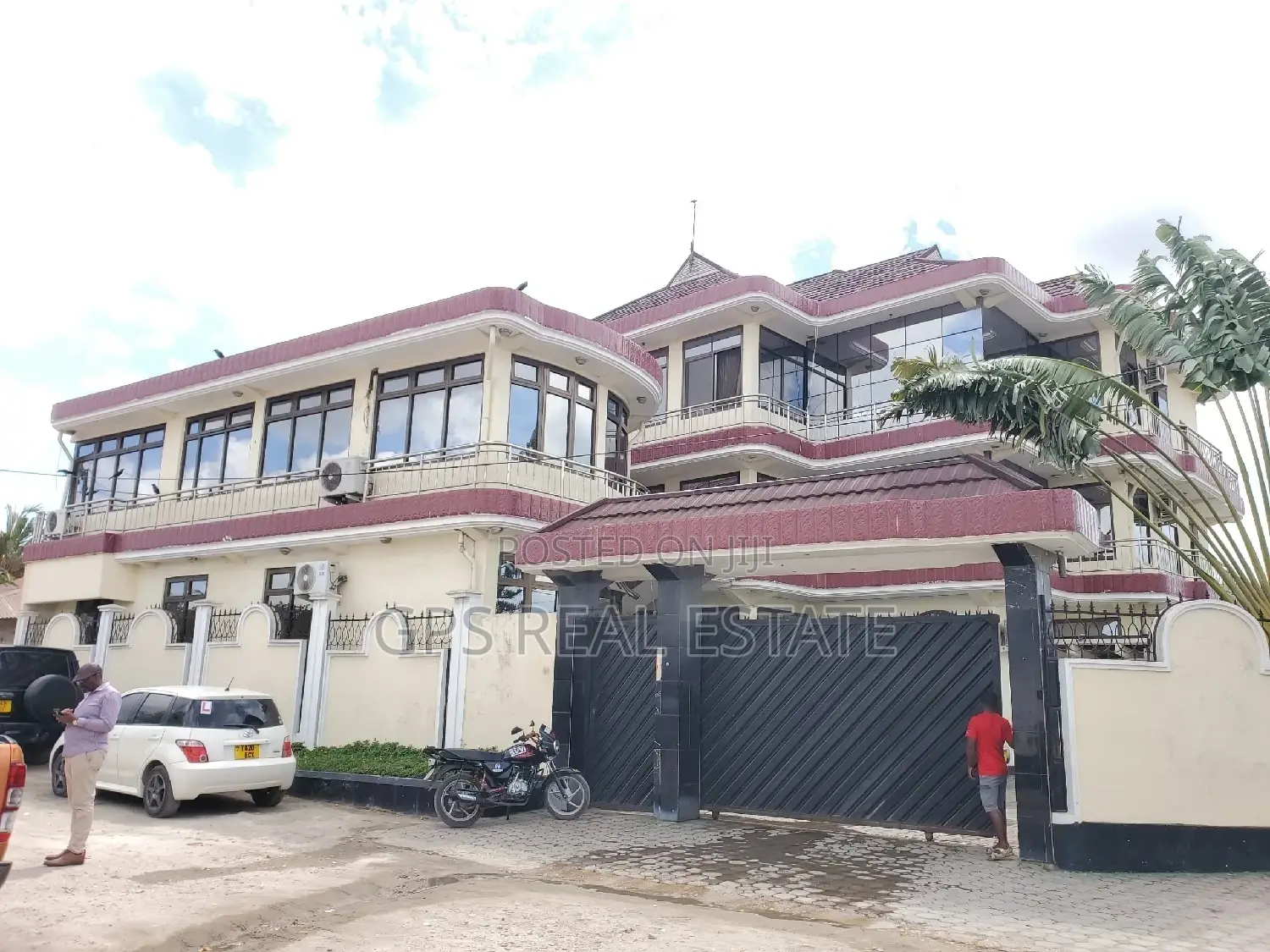 20bdrm Apartment in Kinondoni for sale