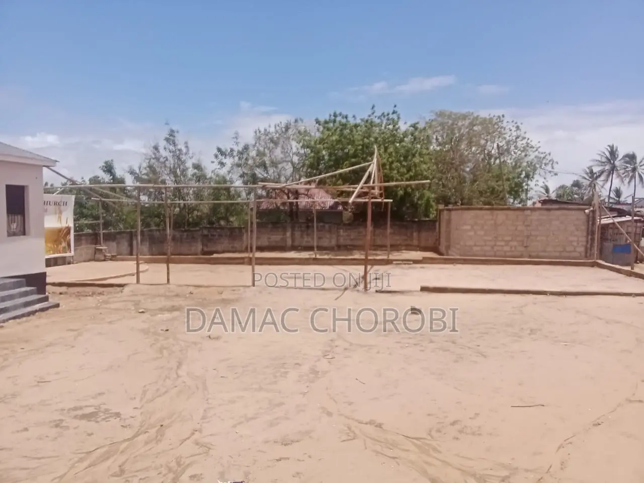 Eneo Kubwa Linauzwa Madale Dar
