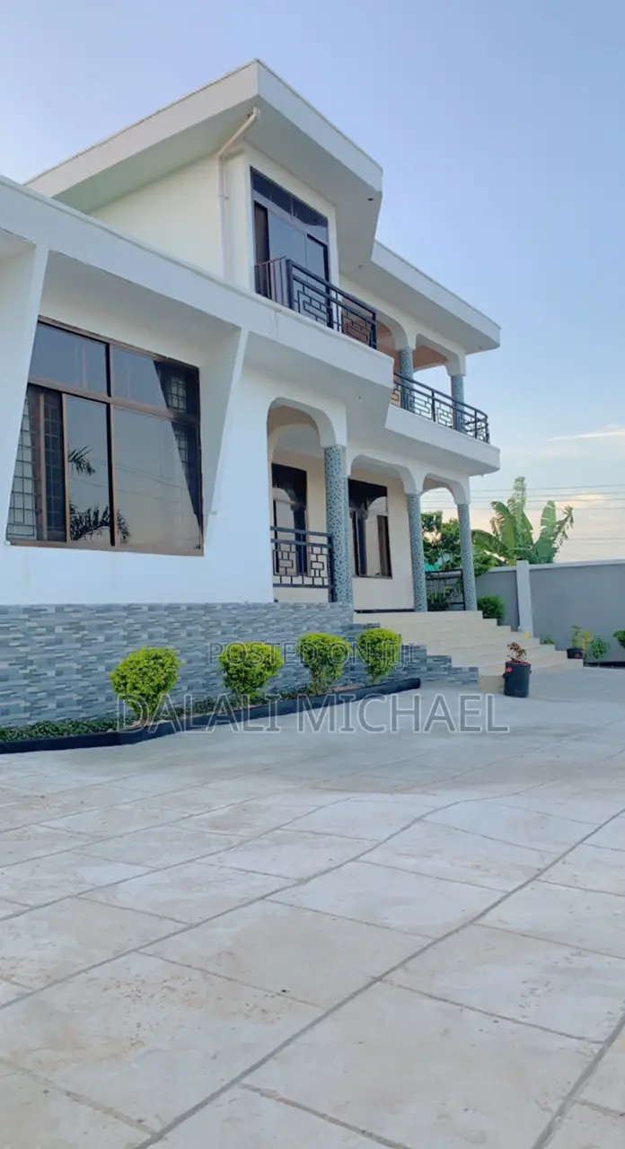 5bdrm House in Goba for sale