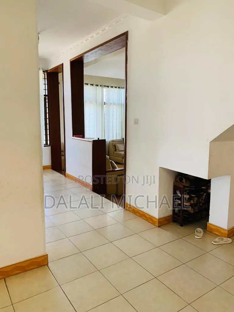 5bdrm House in Goba for sale
