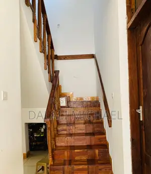 5bdrm House in Goba for sale
