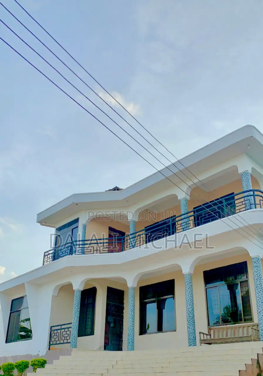 5bdrm House in Goba for sale