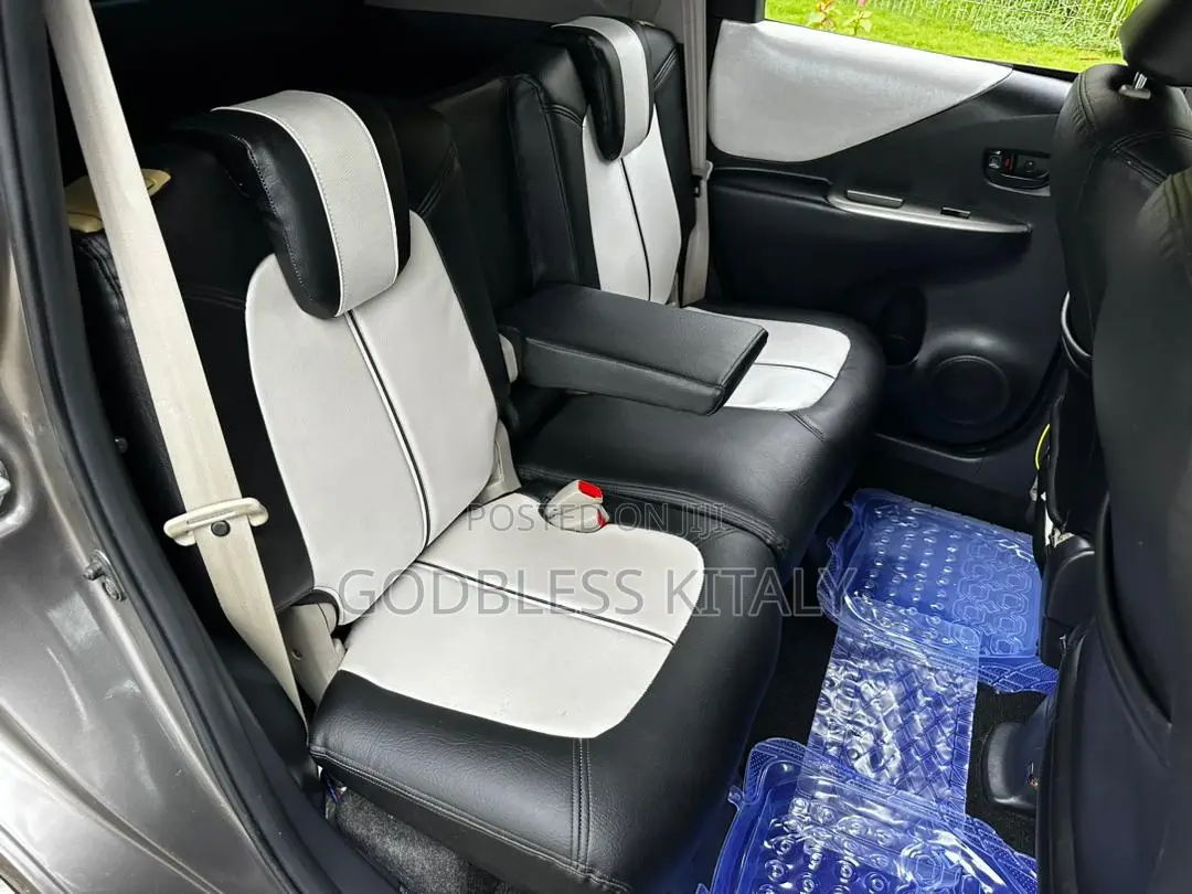 Toyota Ractis 2006 Gray