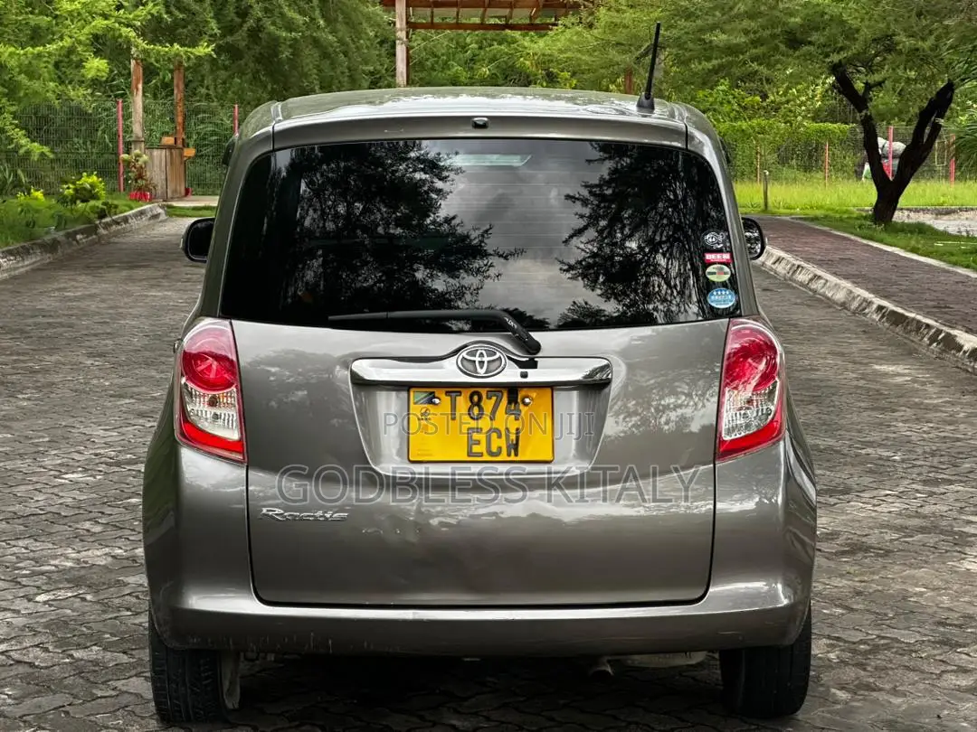 Toyota Ractis 2006 Gray