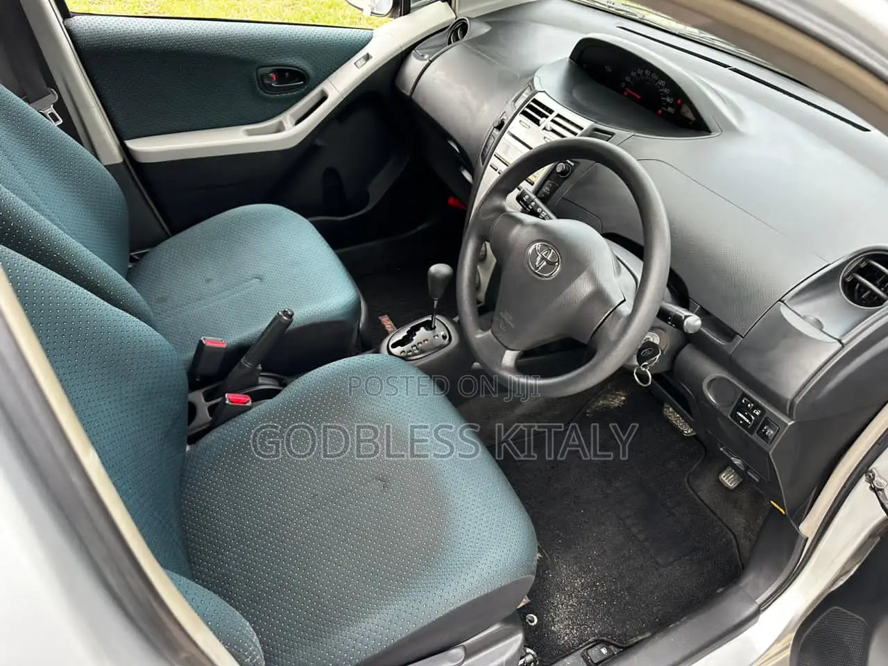 Toyota Vitz 2005 Silver