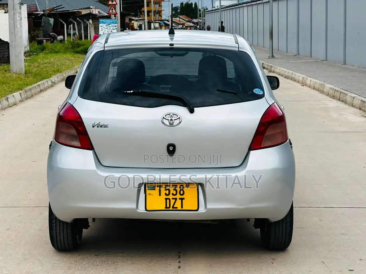 Toyota Vitz 2005 Silver