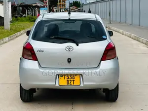 Toyota Vitz 2005 Silver
