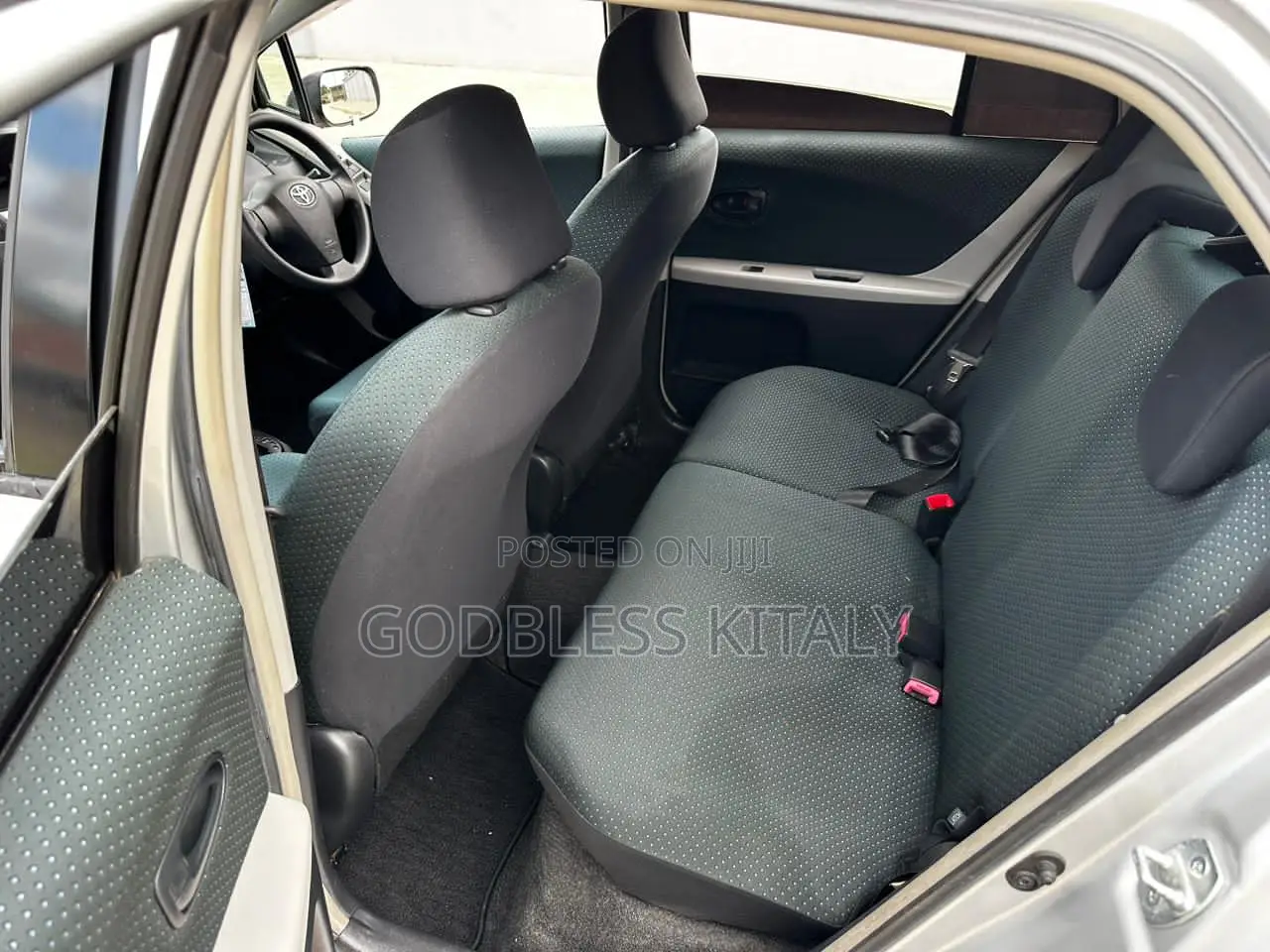 Toyota Vitz 2005 Silver
