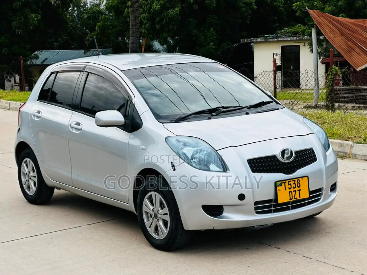 Toyota Vitz 2005 Silver