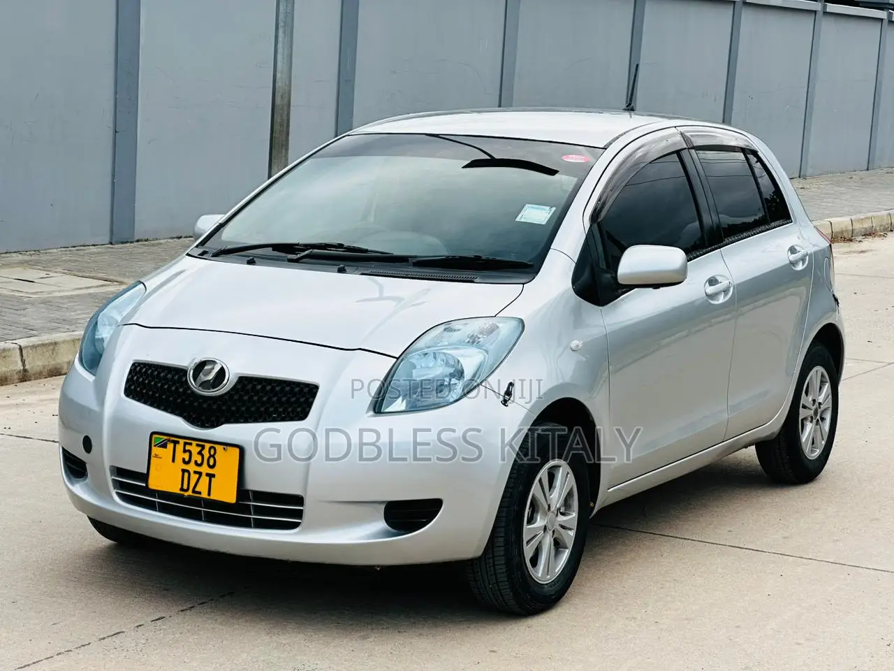 Toyota Vitz 2005 Silver