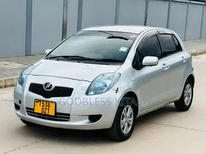 Toyota Vitz 2005 Silver