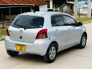 Toyota Vitz 2005 Silver