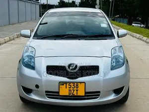 Toyota Vitz 2005 Silver