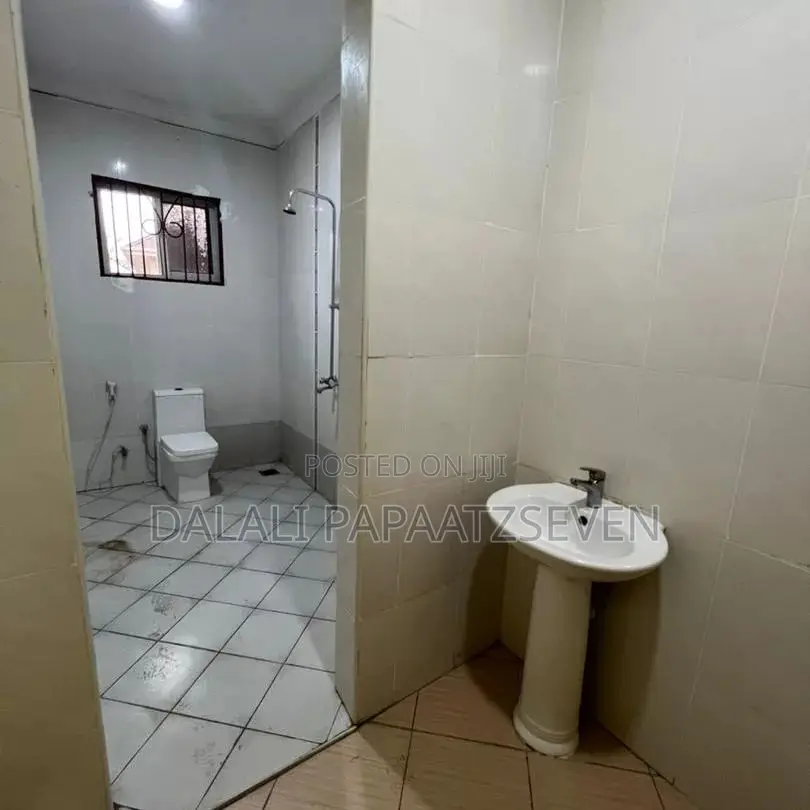 3bdrm House in Dalalipapaatzseven, Bunju for rent