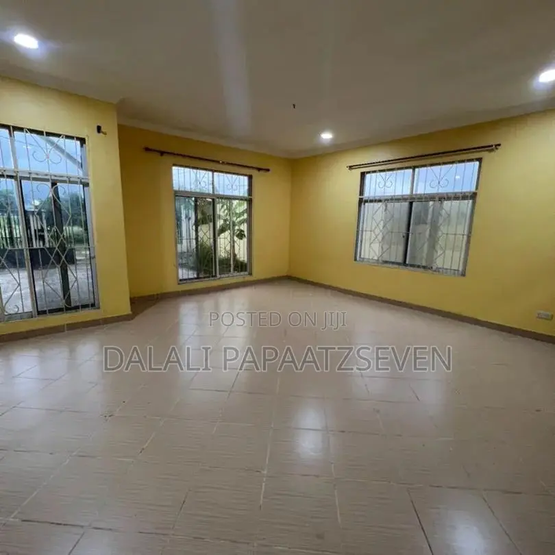 3bdrm House in Dalalipapaatzseven, Bunju for rent