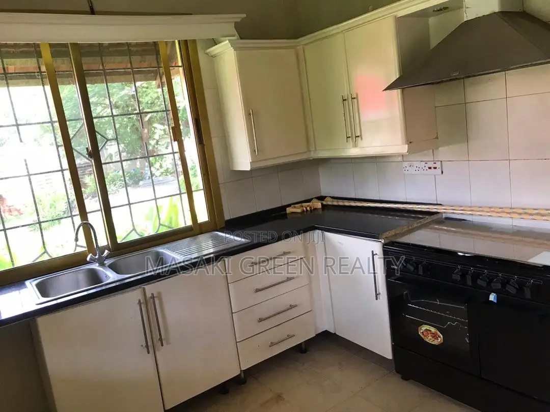 8bdrm Mansion in Mikocheni A, Kinondoni for sale