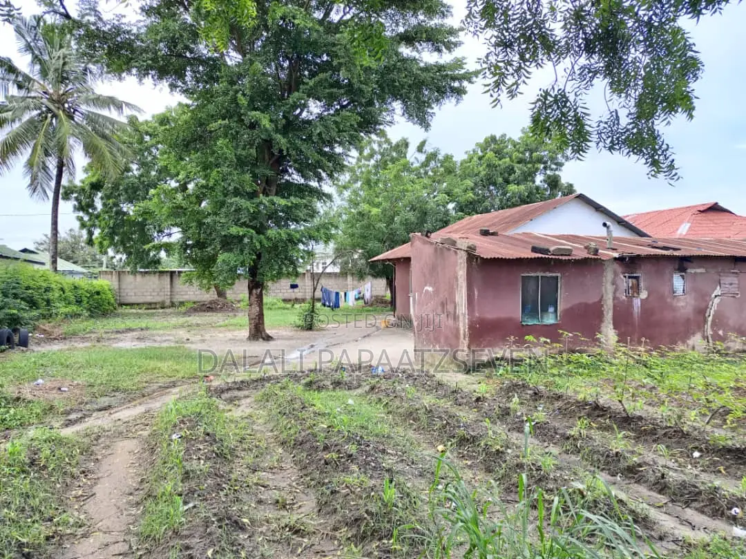 Eneo Lenye Ukubwa Wa SQMT 1330 Linauzwa Lipo Salasala