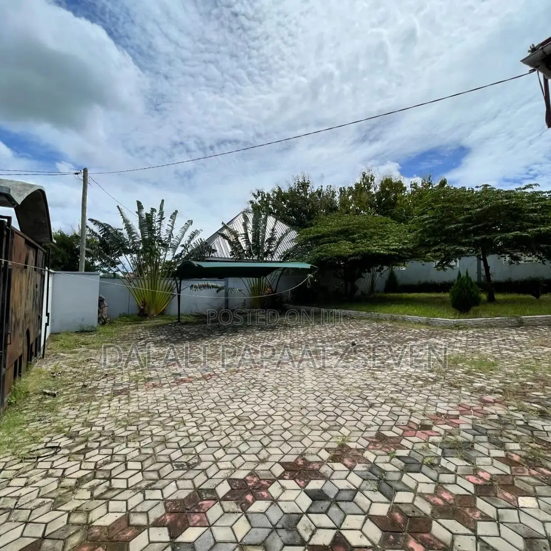 3bdrm House in Dalalipapaatzseven, Kinondoni for rent