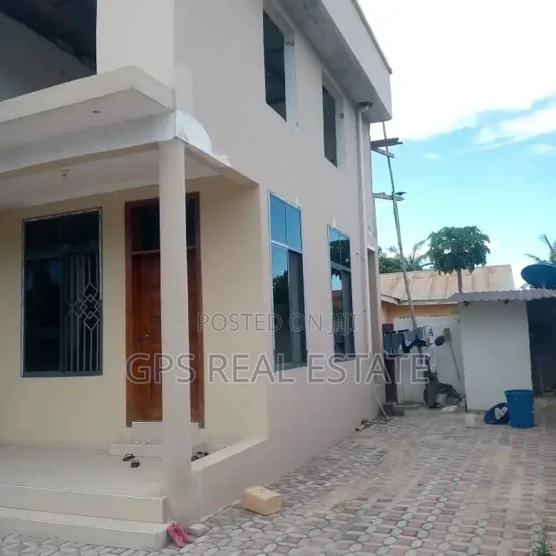 6bdrm Apartment in Ununio, Kinondoni for sale