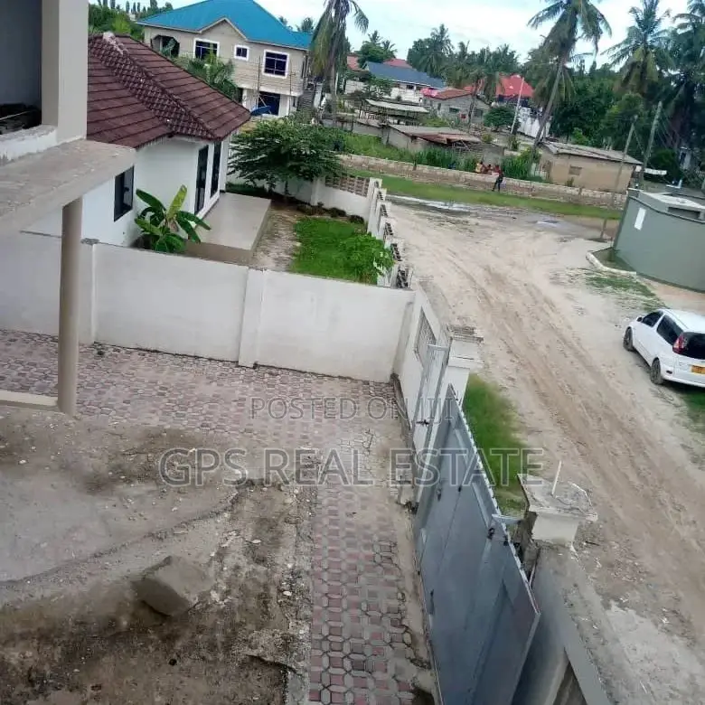 6bdrm Apartment in Ununio, Kinondoni for sale