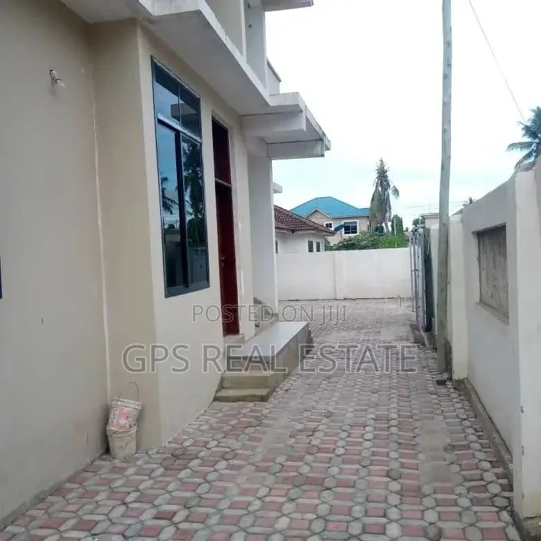 6bdrm Apartment in Ununio, Kinondoni for sale
