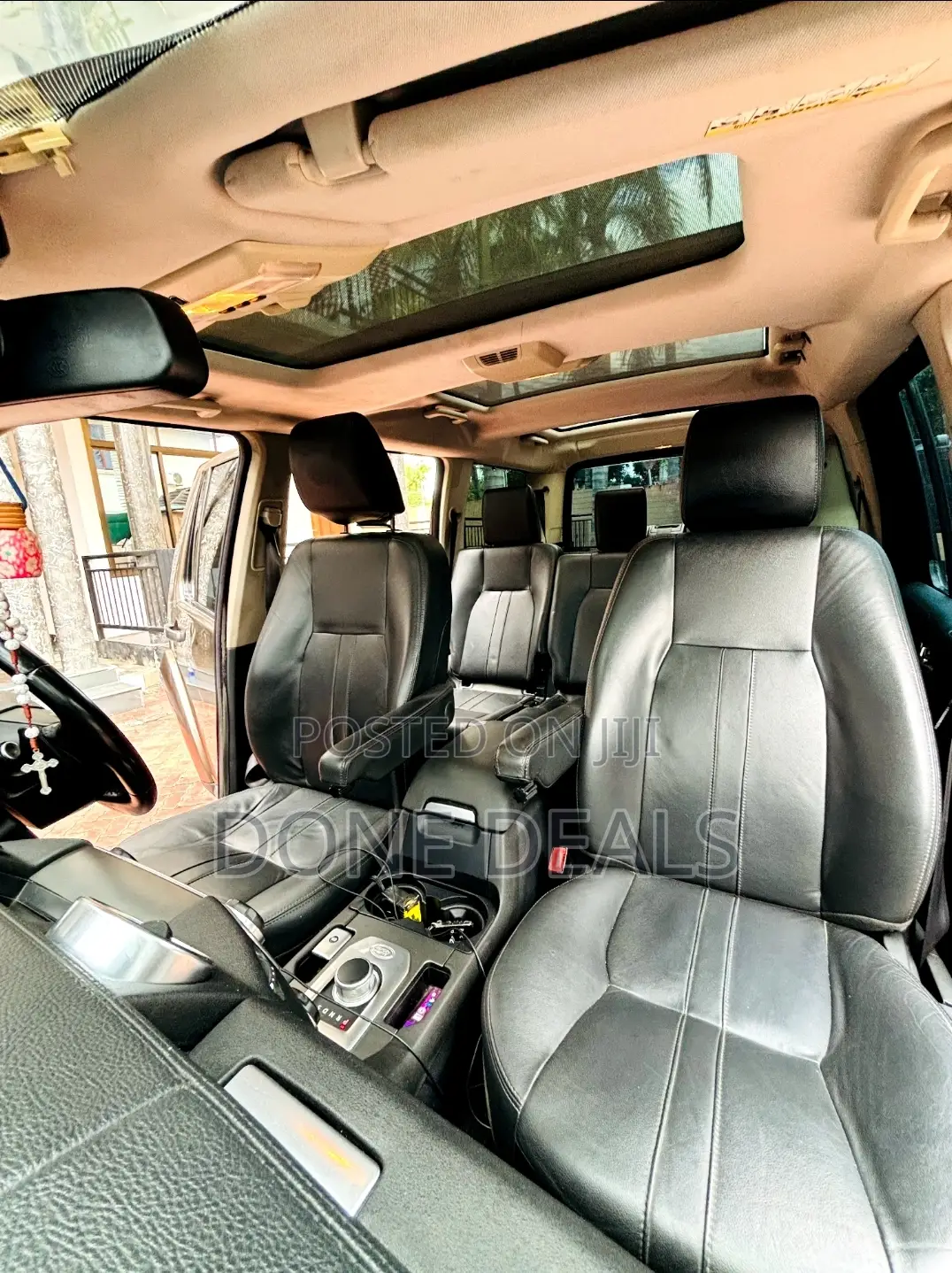 Land Rover Discovery 2013 Gold