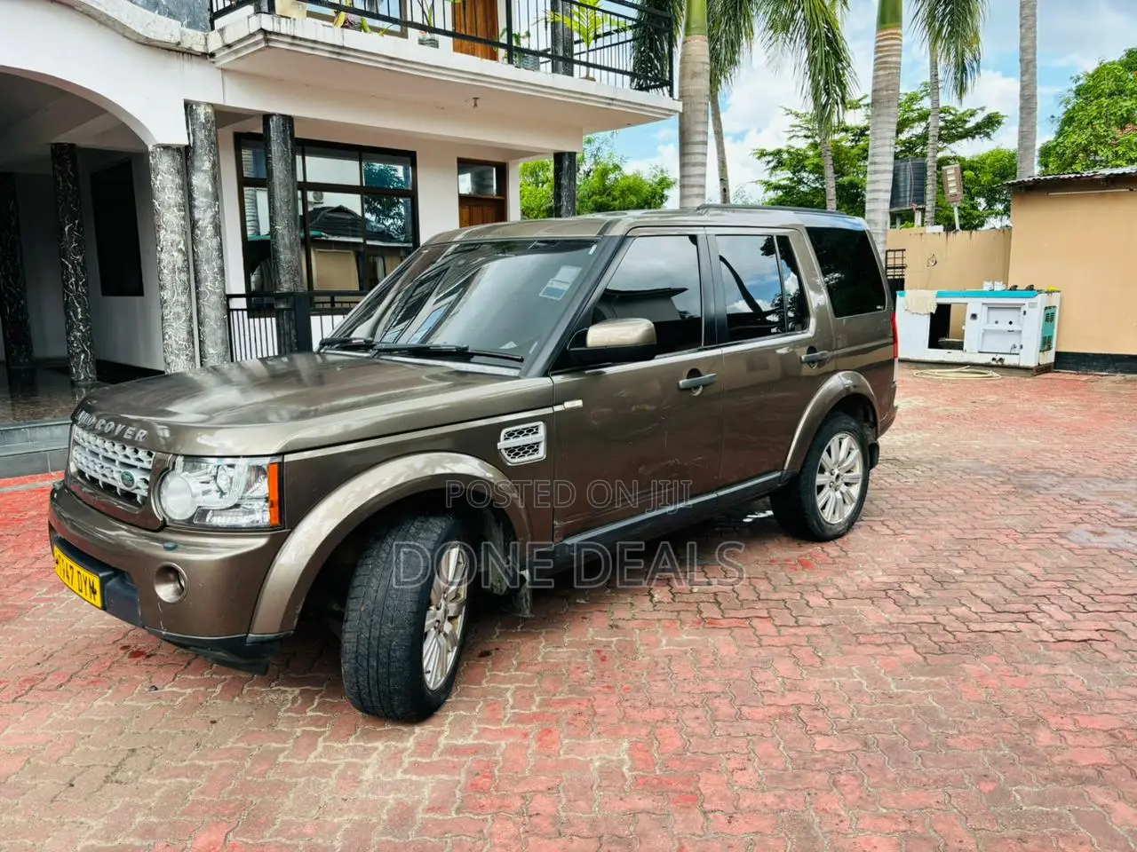 Land Rover Discovery 2013 Gold