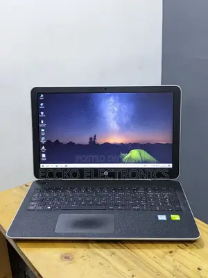 Laptop HP Pavilion 15-Eh0050wm 8GB Intel Core I5 SSD 256GB