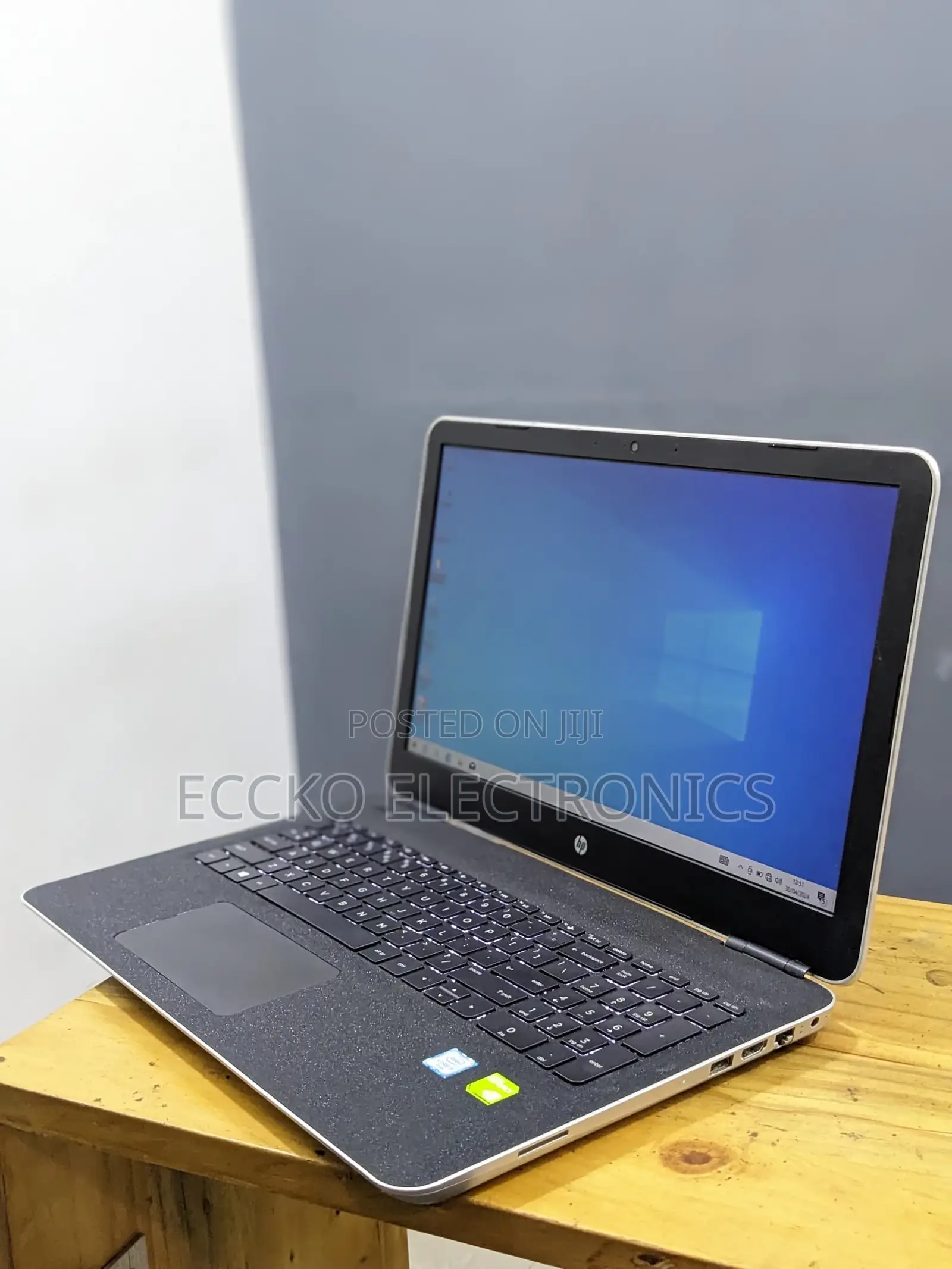 Laptop HP Pavilion 15-Eh0050wm 8GB Intel Core I5 SSD 256GB