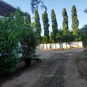 7bdrm House in Bahari Beach, Kinondoni for sale