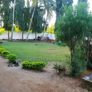 7bdrm House in Bahari Beach, Kinondoni for sale