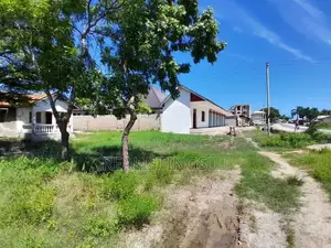 Mbweni: Main Road Front Plot Kwa Makazi Na Biashara Inauzwa